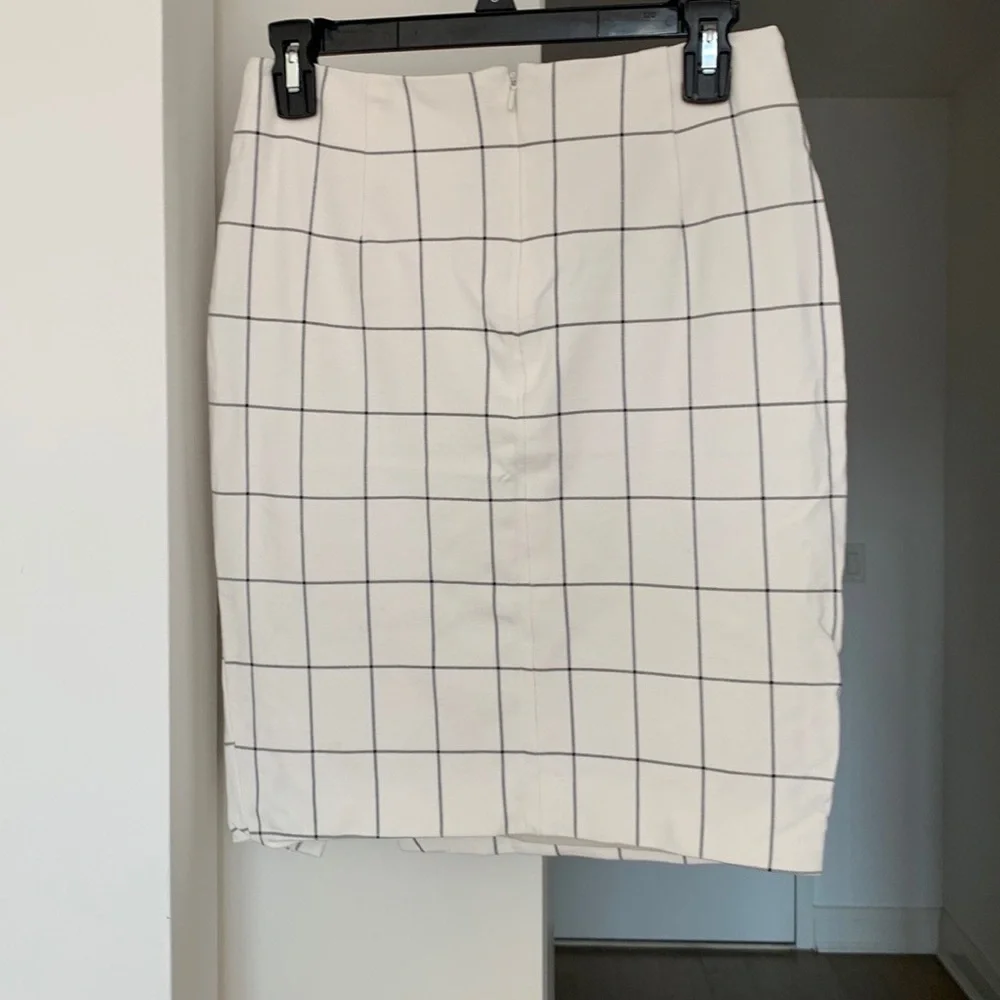 Banana Republic Pencil Skirt With Slit Window Pane - Picture 3 of 4